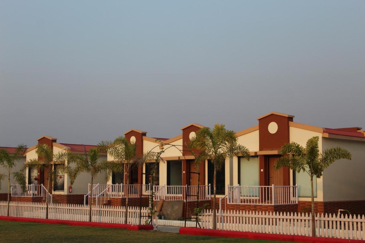 Flamingo Club And Resort Una 3 Km Away From Diu Check Post Ngoại thất bức ảnh